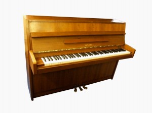 yamaha m d 300x224 Used Yamaha upright pianos