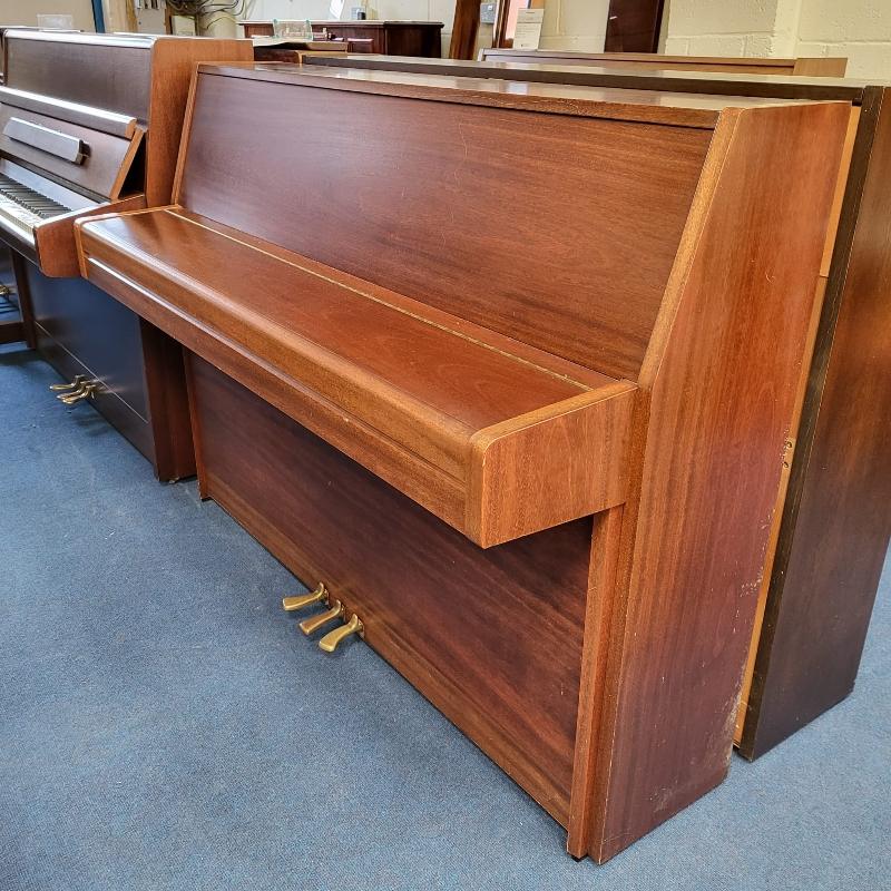 Yamaha M108N upright Piano in mahogany – Gallery image – Roberts Pianos Oxford