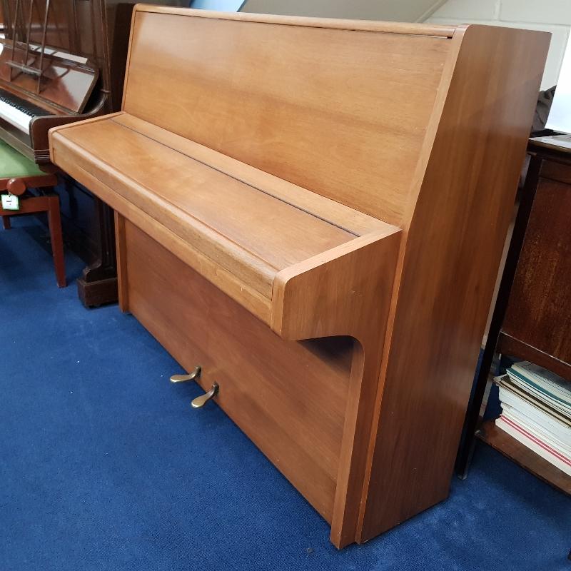 Knight K10 upright Piano in mahogany – Gallery image – Roberts Pianos Oxford