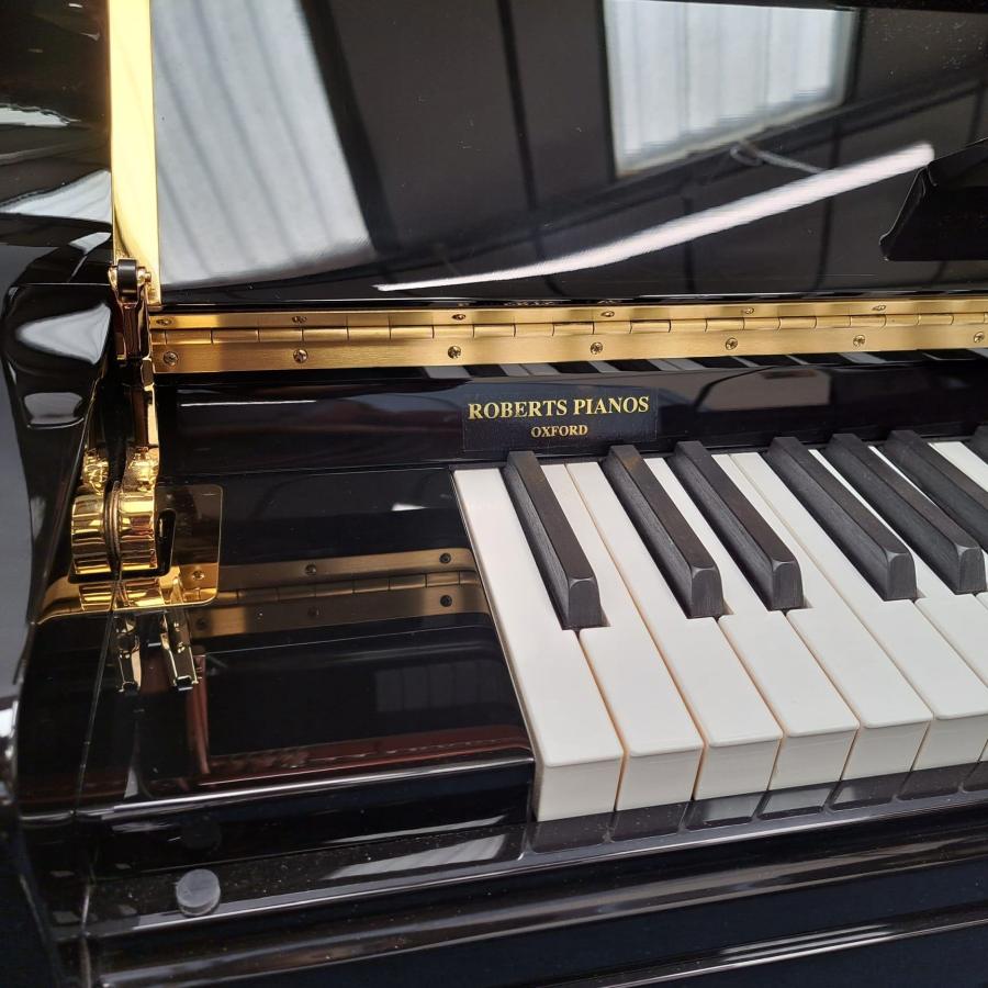 Feurich 133 upright Piano in gloss black – Gallery image – Roberts Pianos Oxford