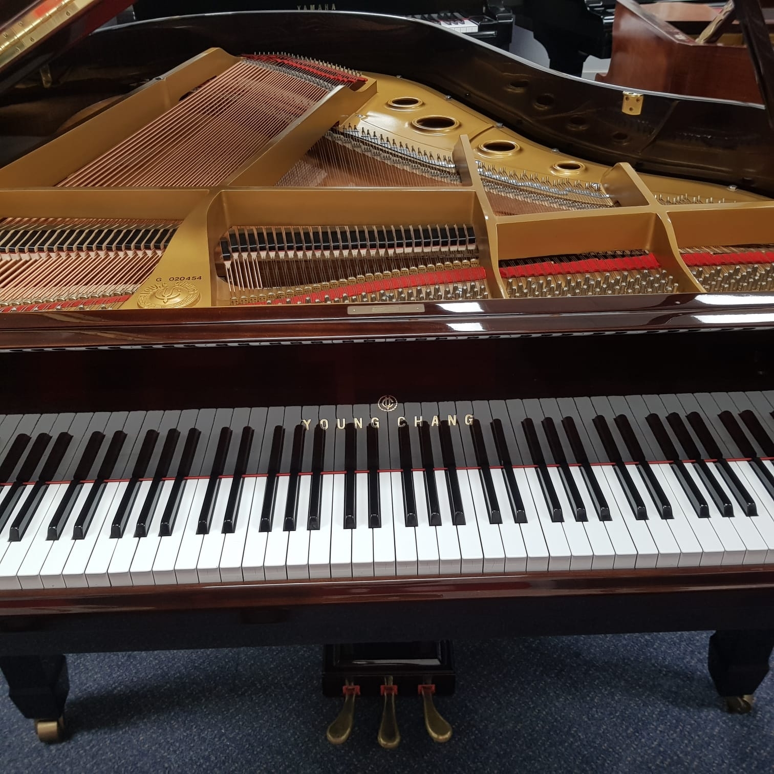 Young Chang G175 grand Piano in bright mahogany – Gallery image – Roberts Pianos Oxford