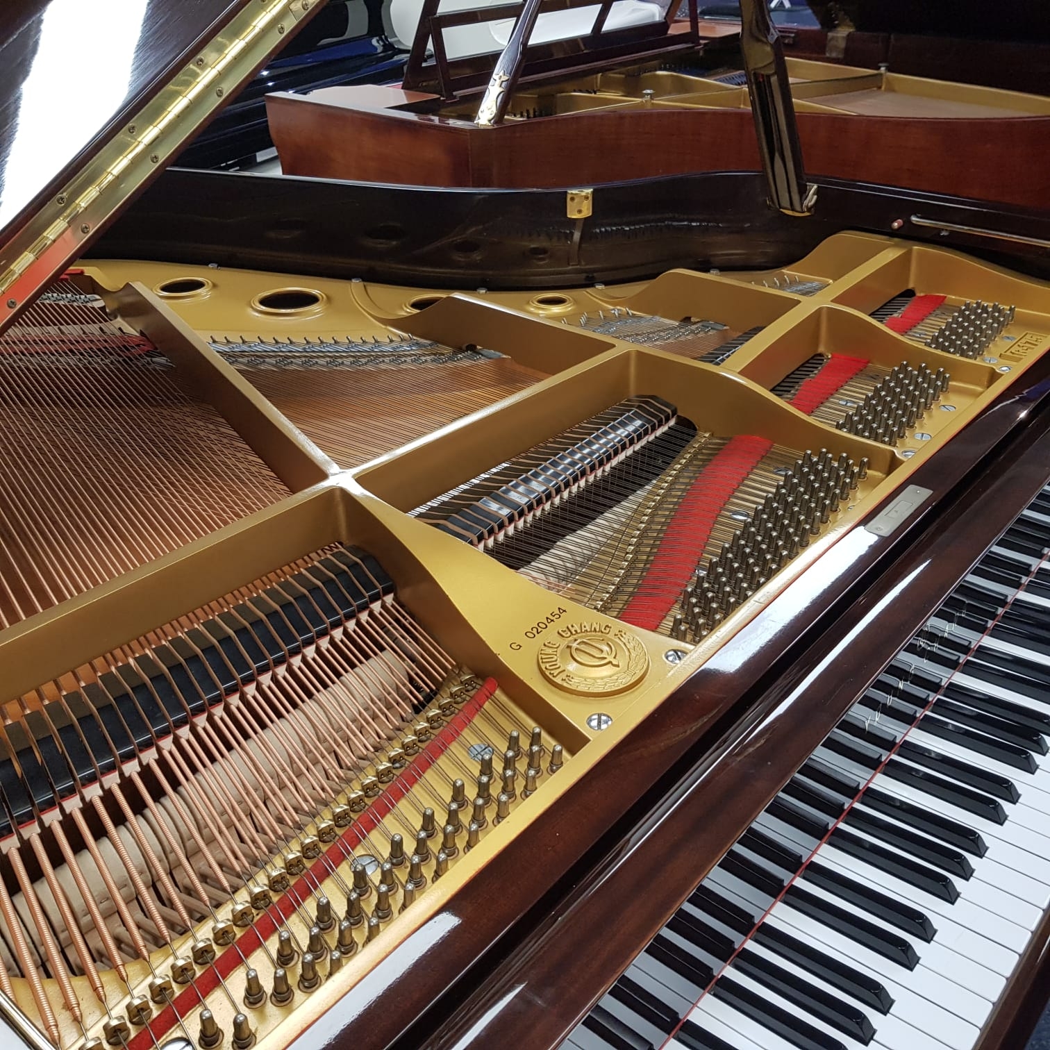 Young Chang G175 grand Piano in bright mahogany – Gallery image – Roberts Pianos Oxford