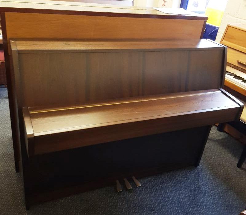 Kemble upright Piano in Mahogany – Gallery image – Roberts Pianos Oxford