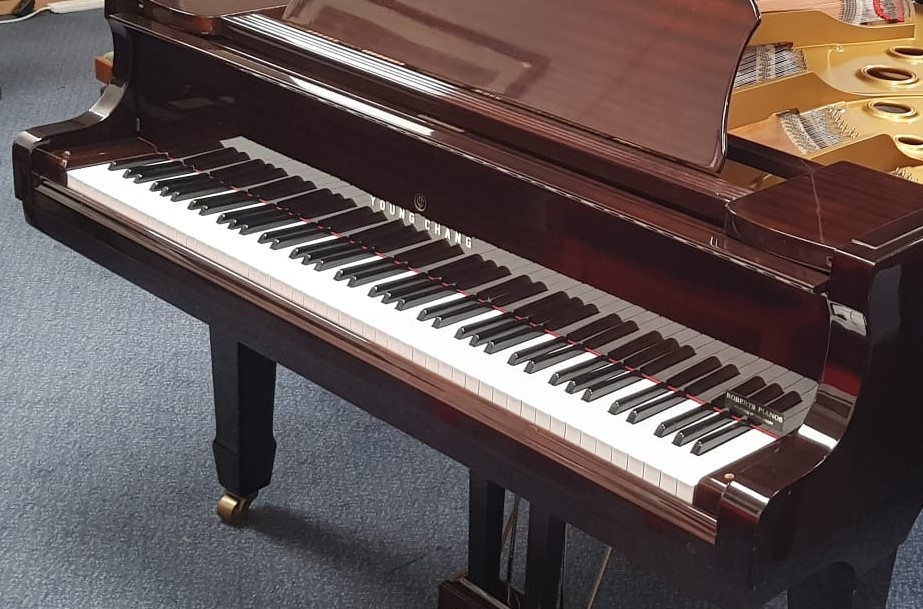 Young Chang G175 grand Piano in bright mahogany – Gallery image – Roberts Pianos Oxford