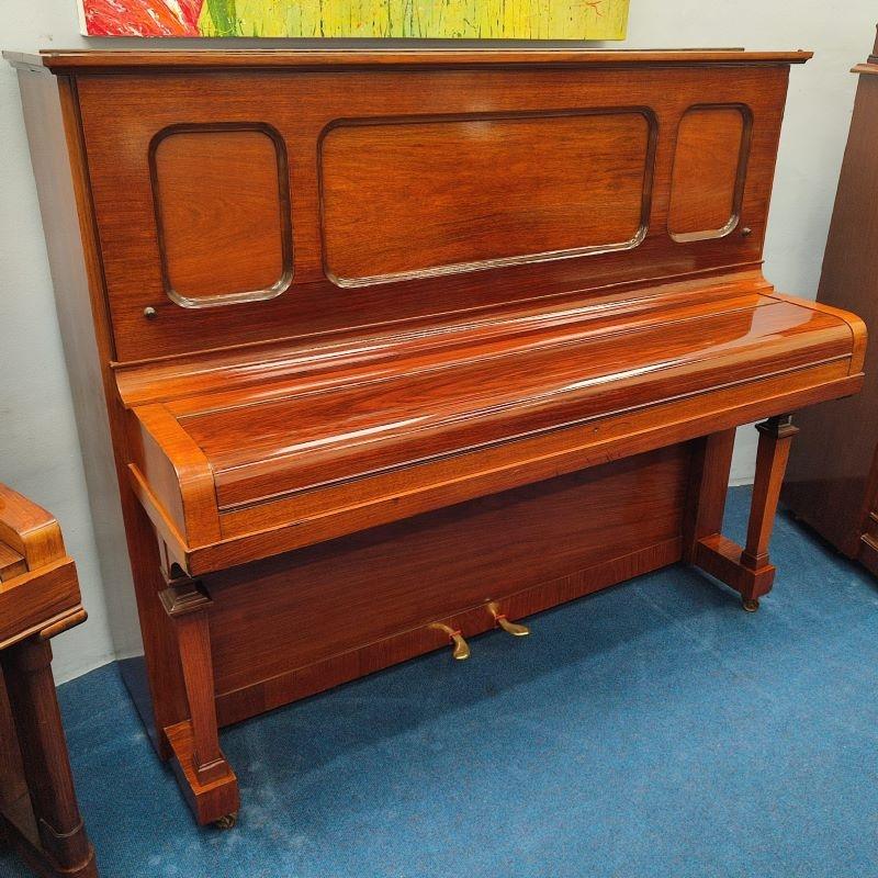 Steinway K upright Piano in mahogany – Gallery image – Roberts Pianos Oxford