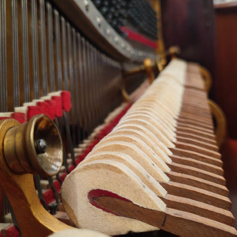 Steinway K upright Piano in mahogany – Gallery image – Roberts Pianos Oxford