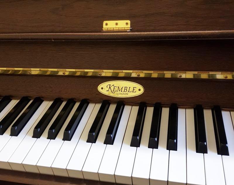 Kemble upright Piano in Mahogany – Gallery image – Roberts Pianos Oxford