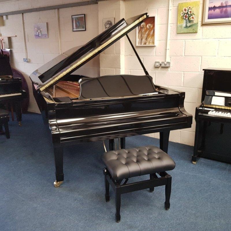 Yamaha CF concert grand Piano in bright black – Gallery image – Roberts Pianos Oxford