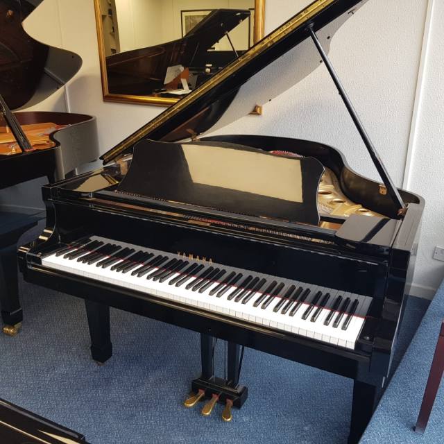 Yamaha C3 grand Piano in black – Inventory thumbnail – Roberts Pianos Oxford