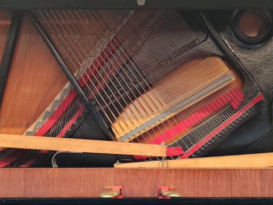Steinway K upright Piano in mahogany – Gallery image – Roberts Pianos Oxford