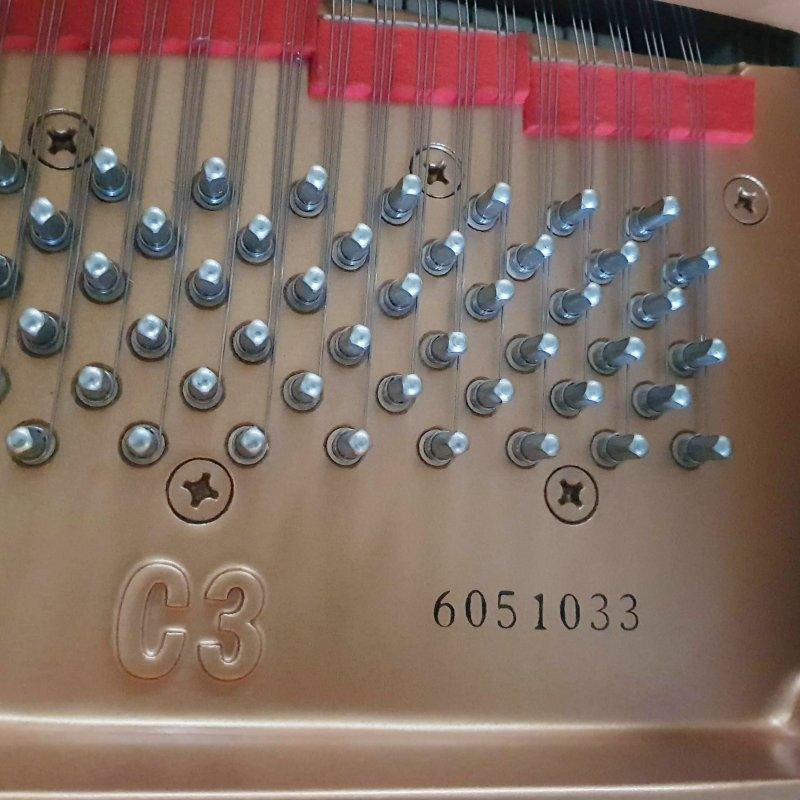 Yamaha C3 grand Piano in white polyester – Gallery image – Roberts Pianos Oxford
