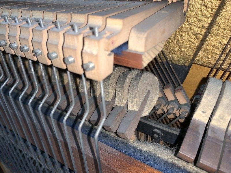 Steingraeber & Sohne 135 upright Piano in mahogany – Gallery image – Roberts Pianos Oxford