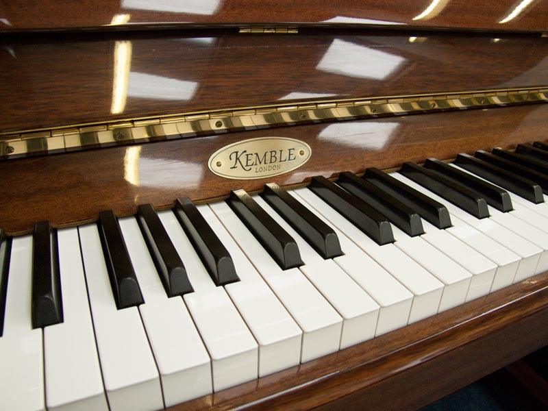 Kemble upright Piano in bright mahogany – Gallery image – Roberts Pianos Oxford