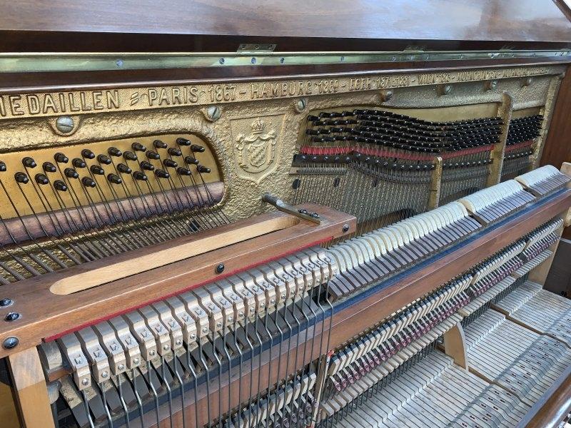 Steingraeber & Sohne 135 upright Piano in mahogany – Gallery image – Roberts Pianos Oxford