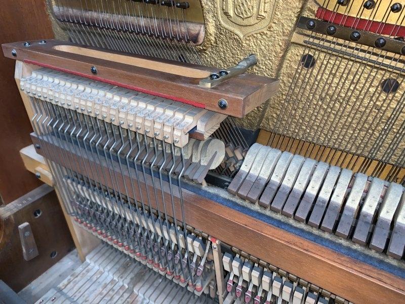 Steingraeber & Sohne 135 upright Piano in mahogany – Gallery image – Roberts Pianos Oxford