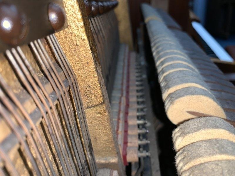 Steingraeber & Sohne 135 upright Piano in mahogany – Gallery image – Roberts Pianos Oxford