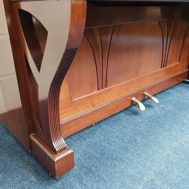 Steingraeber & Sohne 135 upright Piano in mahogany – Gallery image – Roberts Pianos Oxford