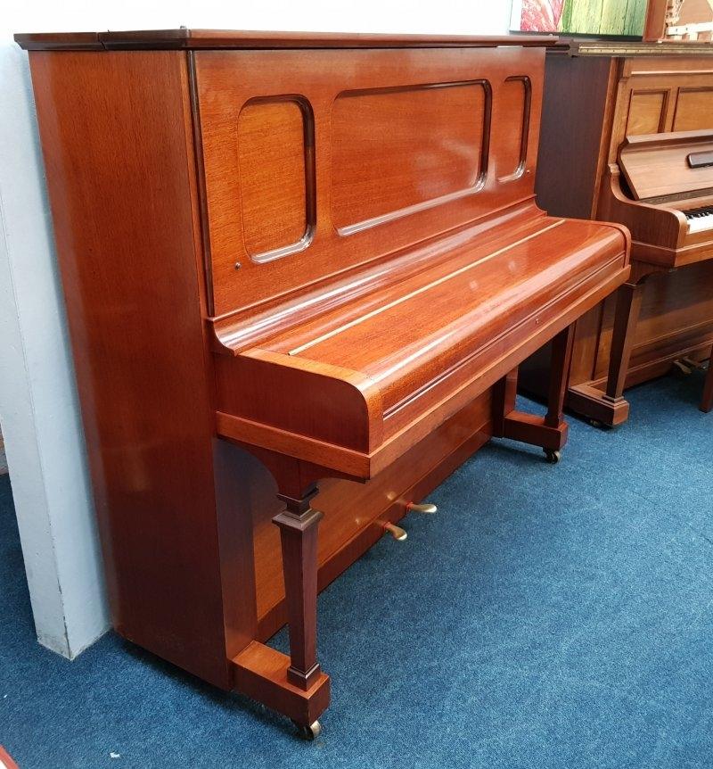Steinway K upright Piano in mahogany – Gallery image – Roberts Pianos Oxford
