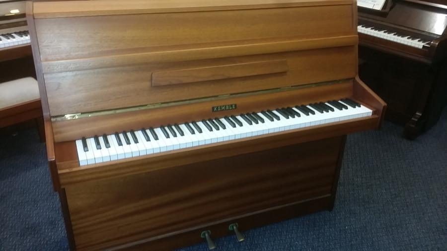 Kemble Compact upright Piano in light mahogany – Gallery image – Roberts Pianos Oxford