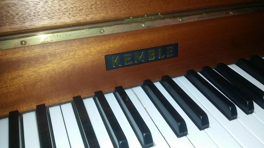 Kemble Compact upright Piano in light mahogany – Gallery image – Roberts Pianos Oxford