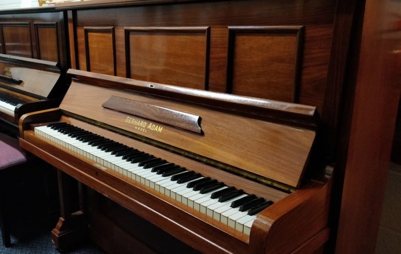 Gerhard Adam upright Piano in mahogany – Gallery image – Roberts Pianos Oxford