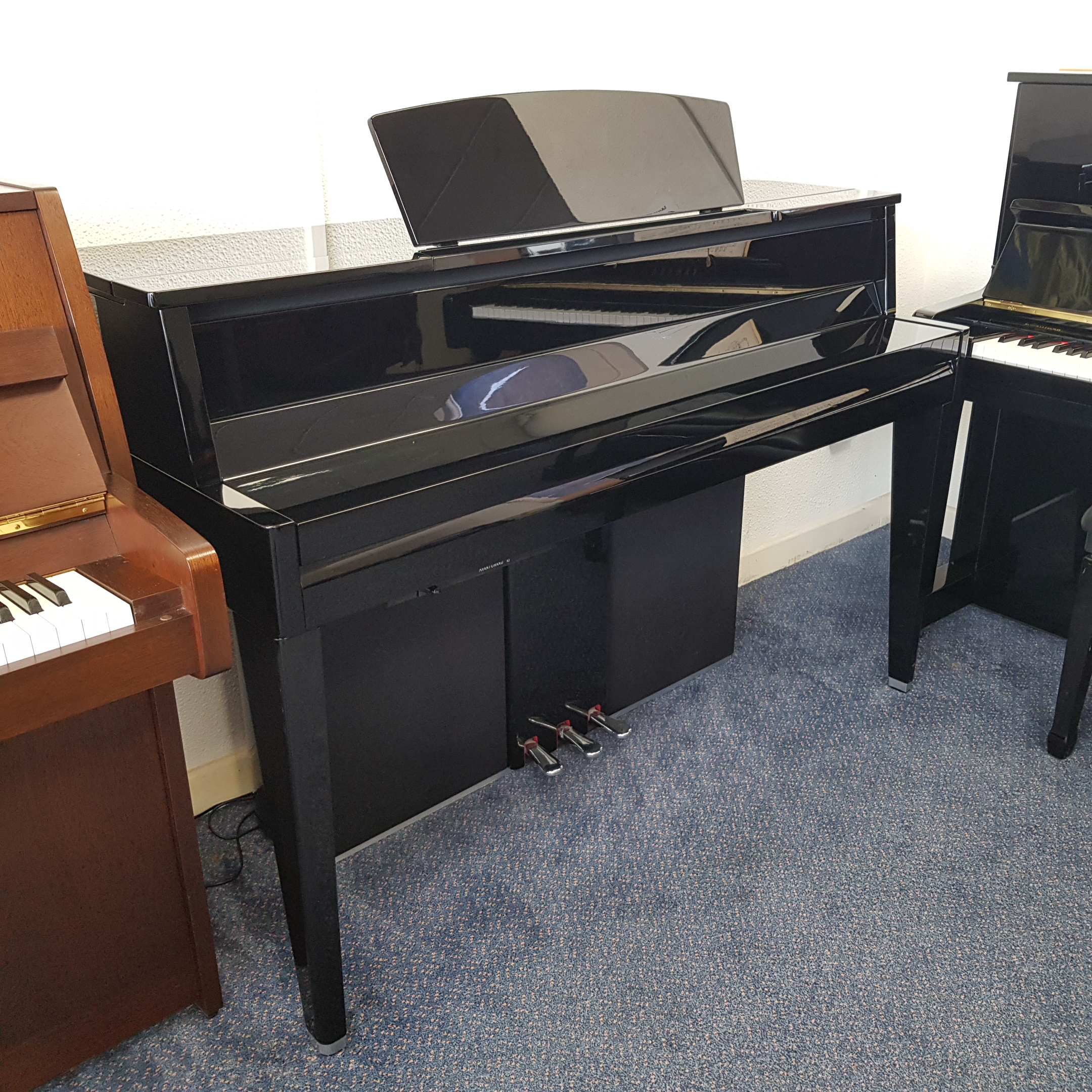 Yamaha Clavinova AvantGrand N2 digital Piano in Black – Gallery image – Roberts Pianos Oxford