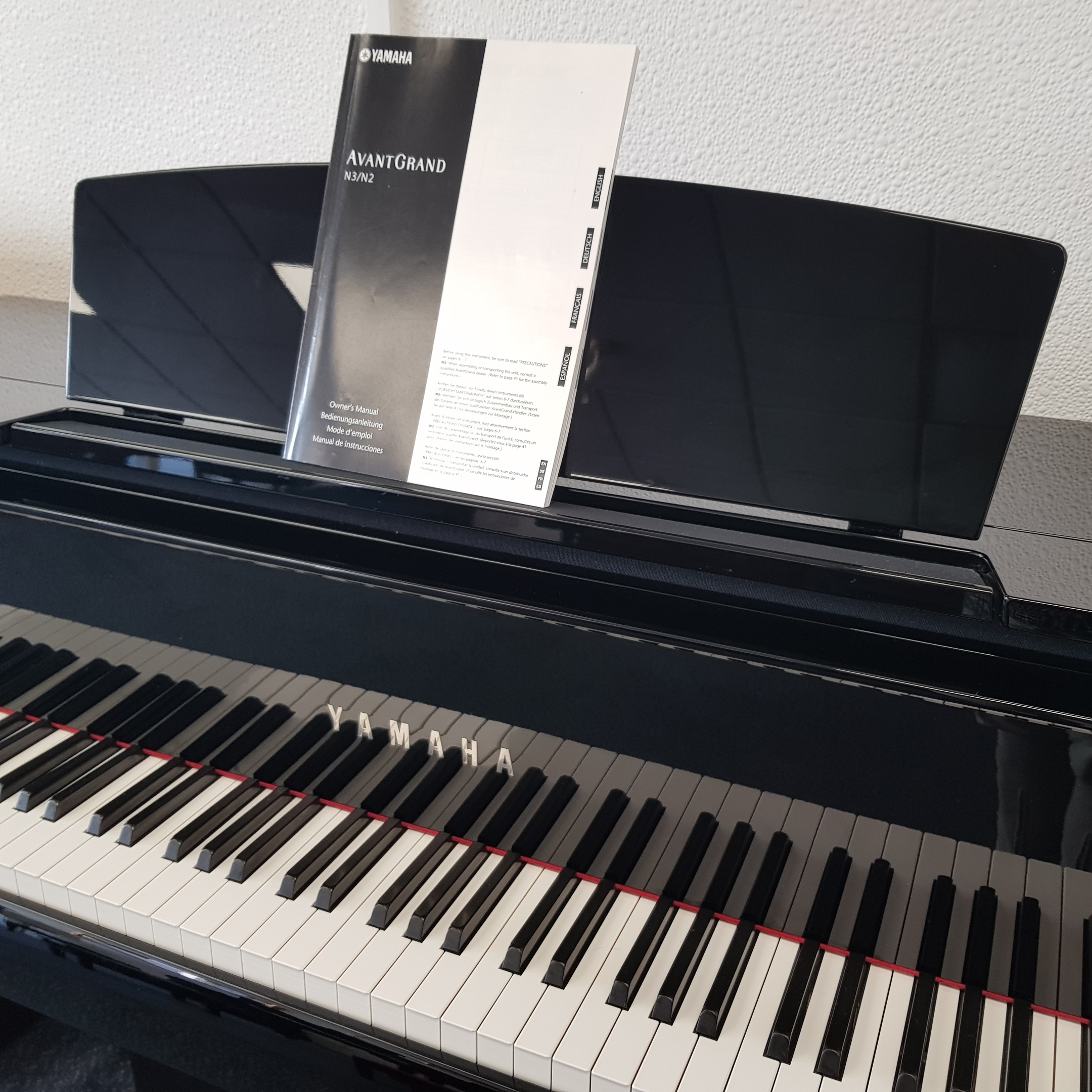 Yamaha Clavinova AvantGrand N2 digital Piano in Black – Gallery image – Roberts Pianos Oxford