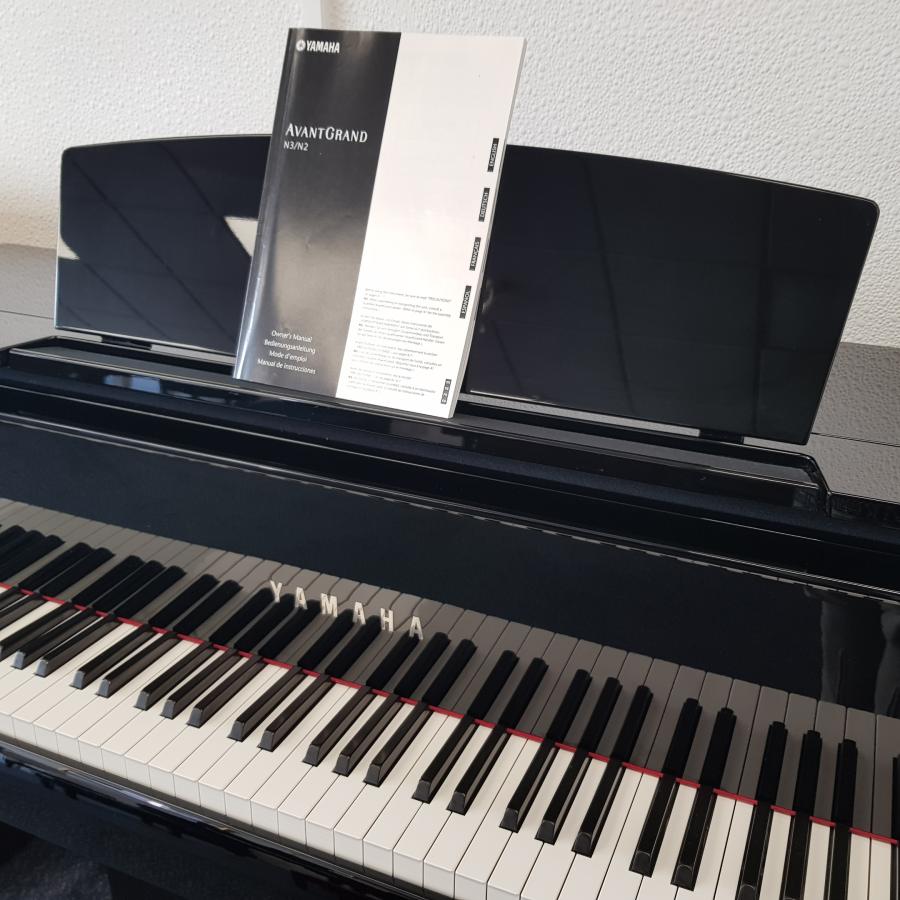 Yamaha Clavinova AvantGrand N2 digital Piano in Black – Gallery image – Roberts Pianos Oxford