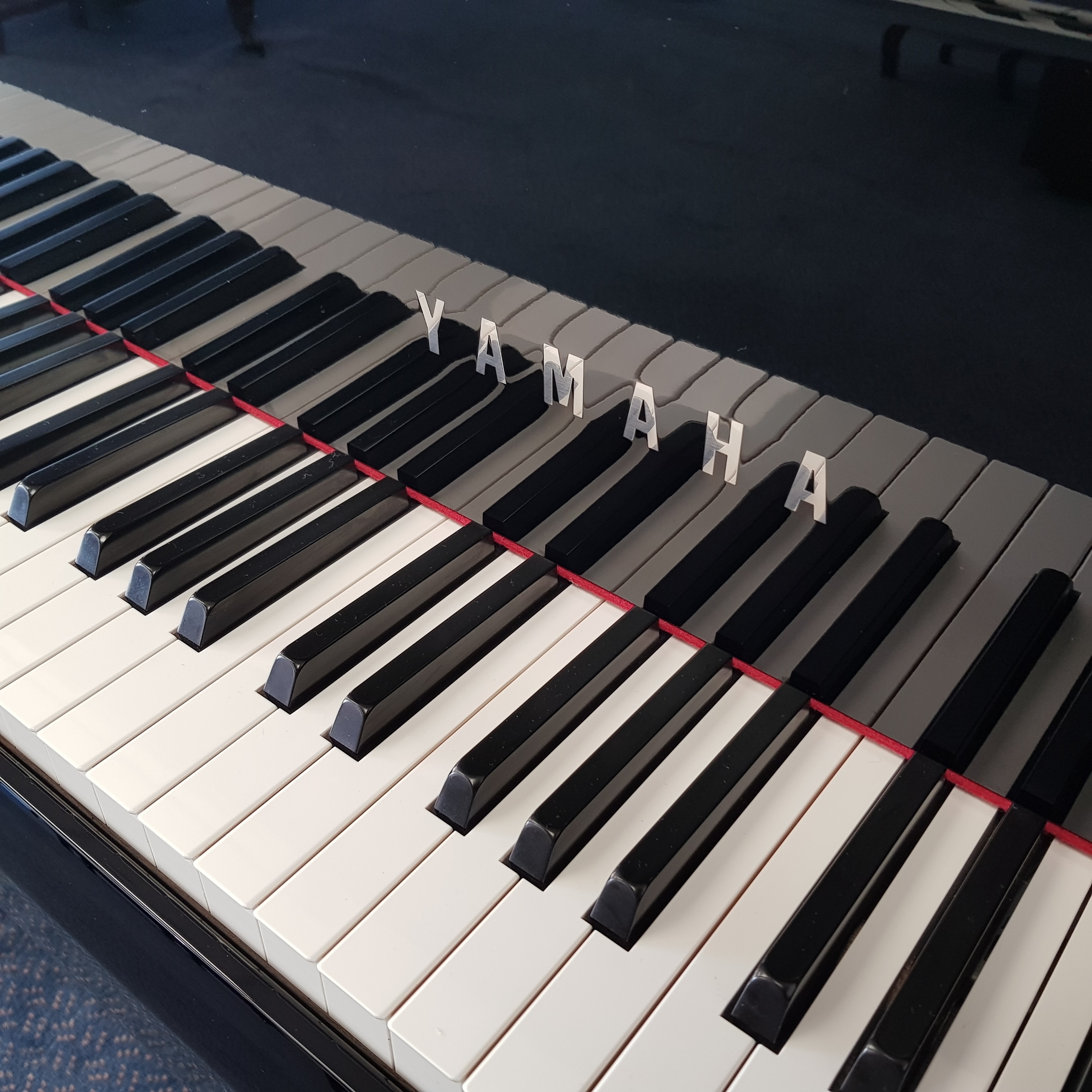 Yamaha Clavinova AvantGrand N2 digital Piano in Black – Gallery image – Roberts Pianos Oxford