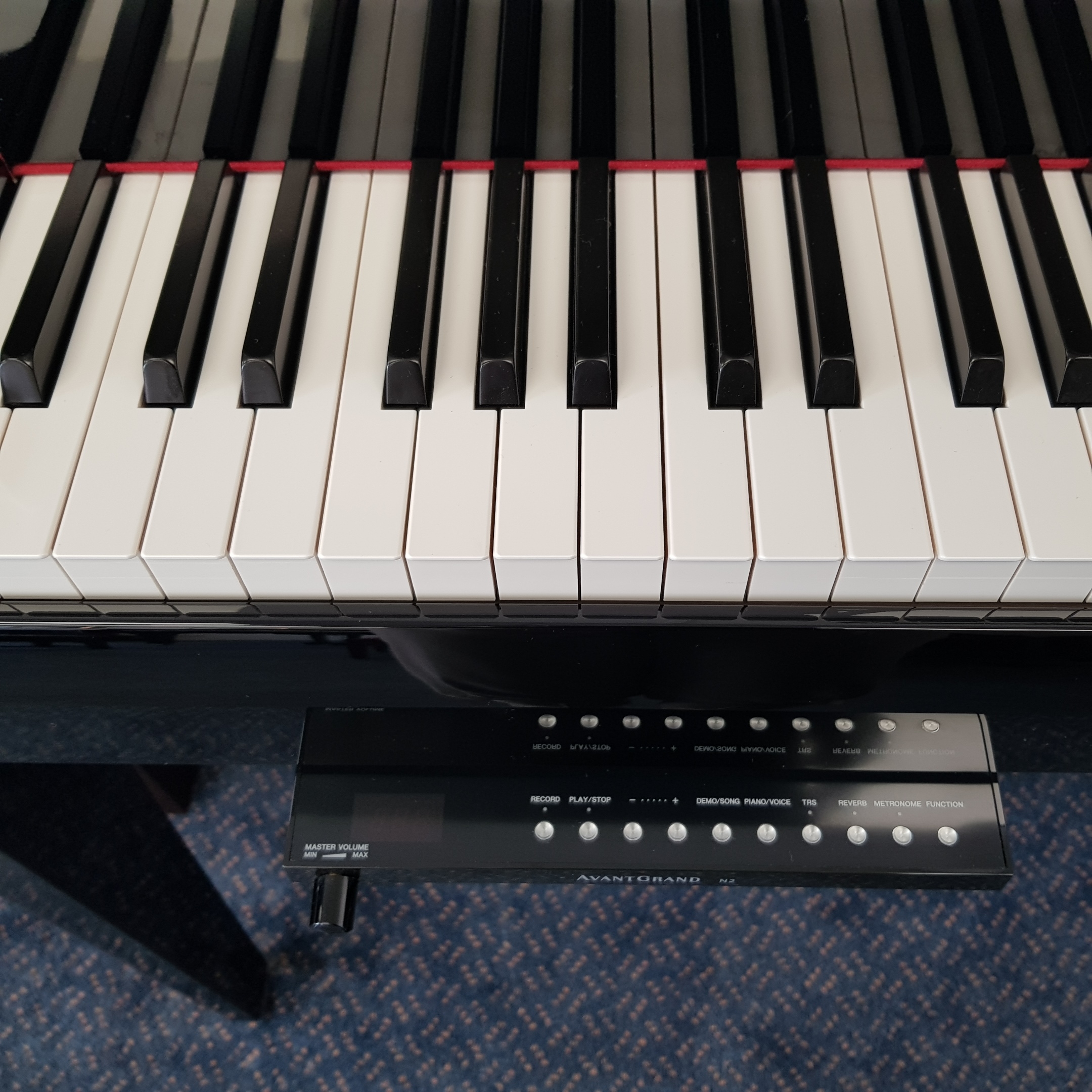 Yamaha Clavinova AvantGrand N2 digital Piano in Black – Gallery image – Roberts Pianos Oxford
