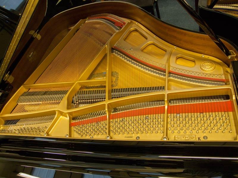 Kawai GM-10 grand Piano in black with brass fittings – Gallery image – Roberts Pianos Oxford