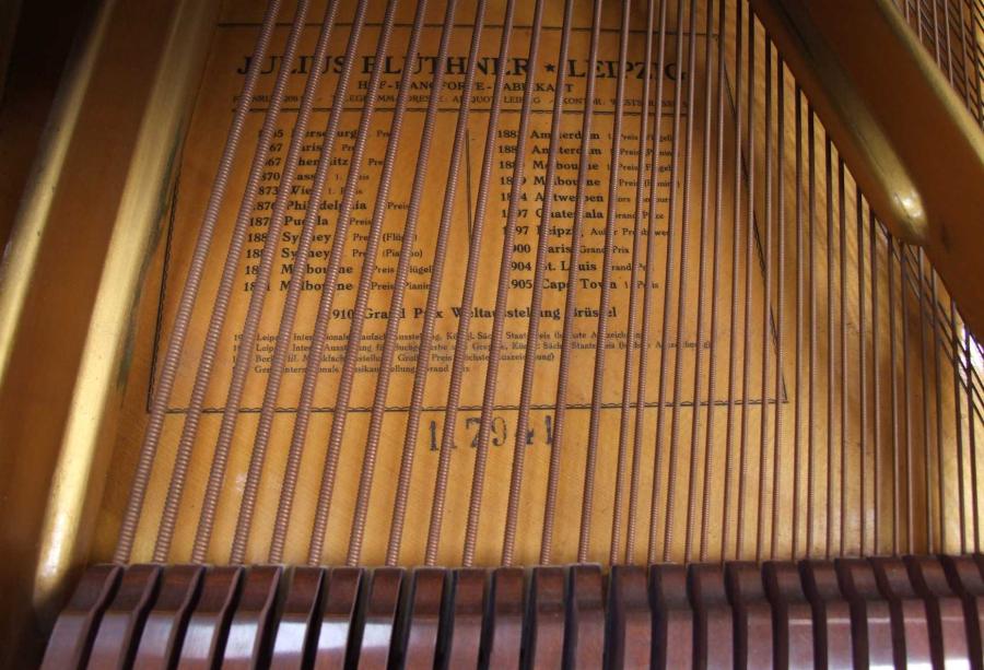 Bluthner style IVa Aliquot grand Piano in mahogany – Gallery image – Roberts Pianos Oxford