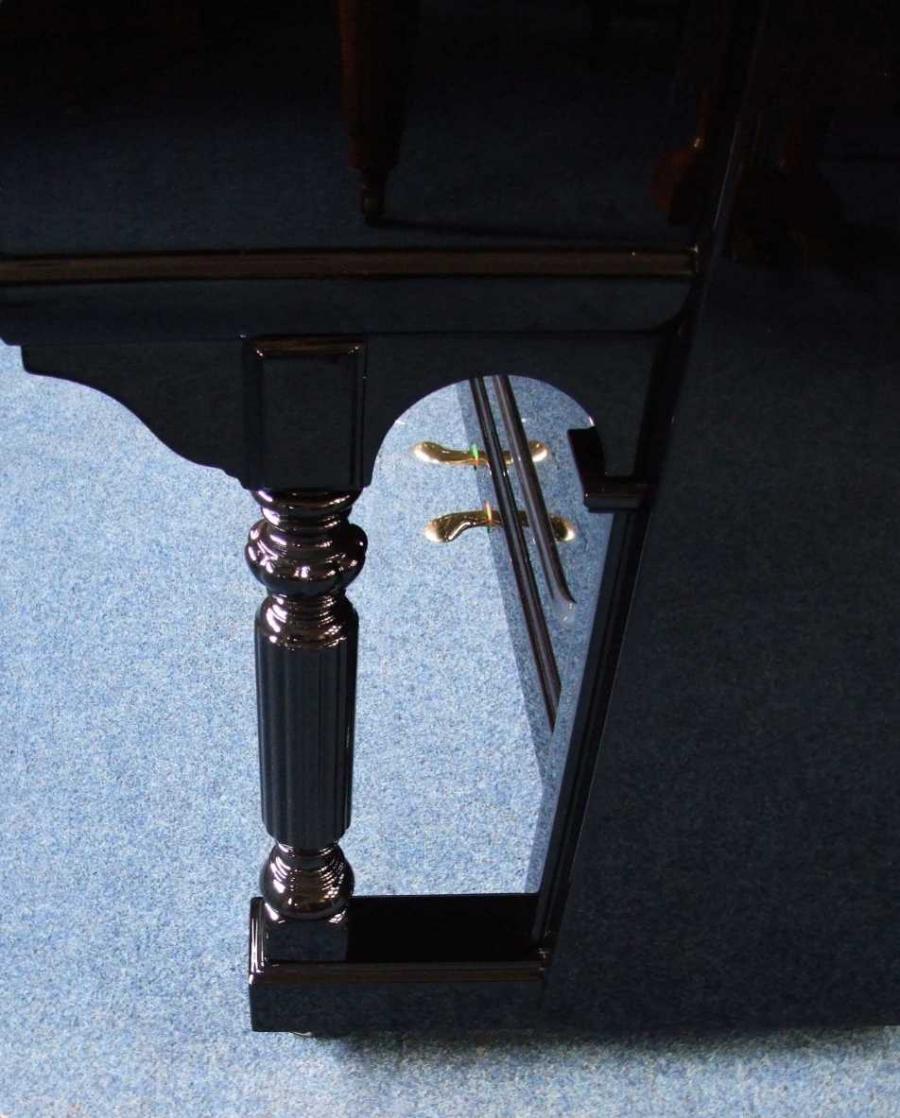 Steinway E upright Piano in black polyester – Gallery image – Roberts Pianos Oxford
