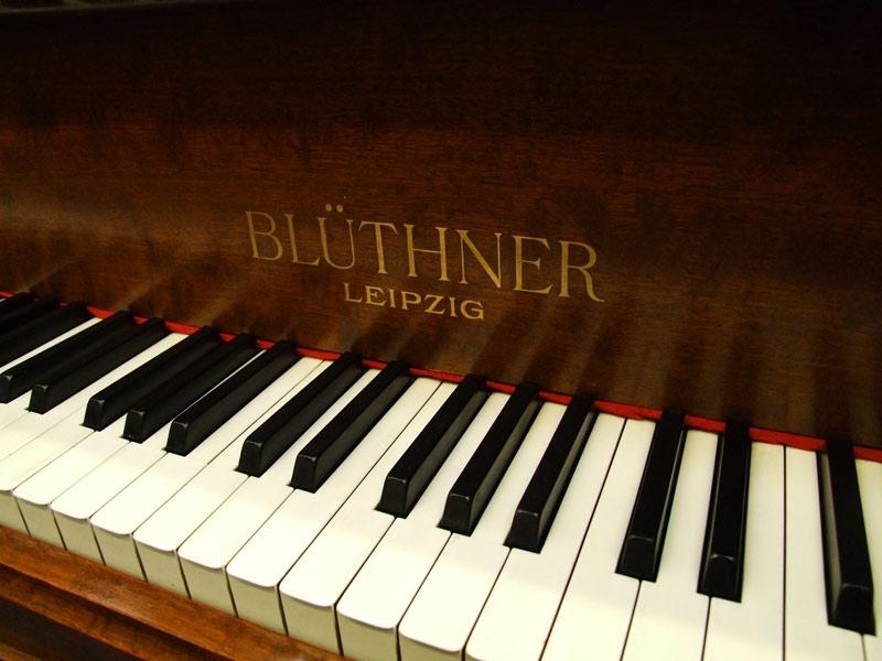 Bluthner IV grand Piano in mahogany – Gallery image – Roberts Pianos Oxford