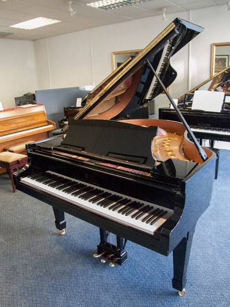 Steinway M grand Piano in bright black – Inventory thumbnail – Roberts Pianos Oxford