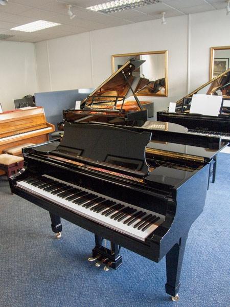 Steinway M grand Piano in bright black – Gallery image – Roberts Pianos Oxford