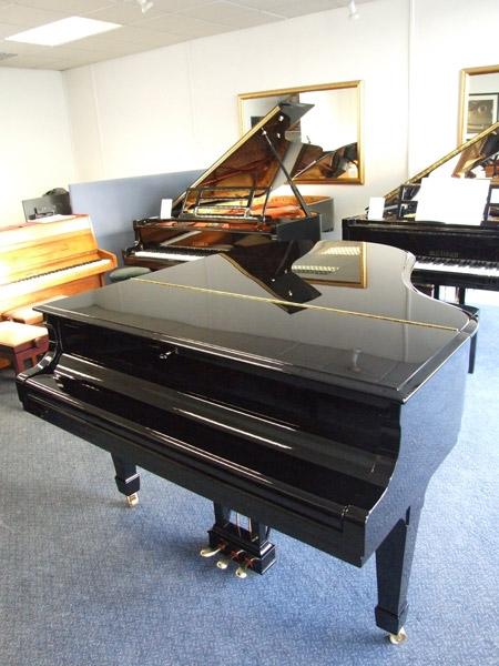 Steinway M grand Piano in bright black – Gallery image – Roberts Pianos Oxford