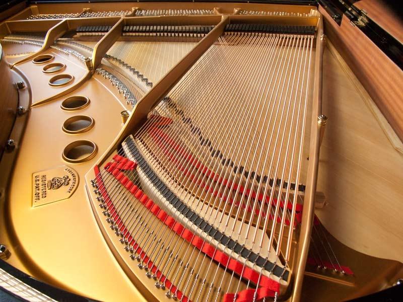 Steinway M grand Piano in bright black – Gallery image – Roberts Pianos Oxford