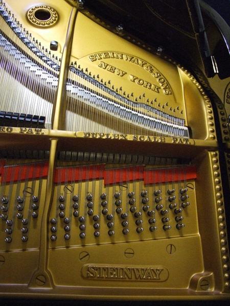Steinway B grand Piano in bright black – Gallery image – Roberts Pianos Oxford