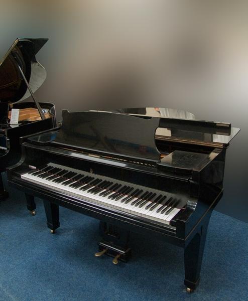 Steinway OP grand Piano in black french polish – Gallery image – Roberts Pianos Oxford