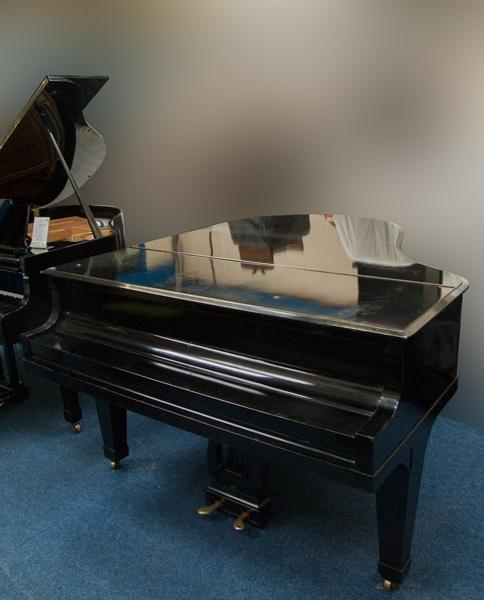 Steinway OP grand Piano in black french polish – Gallery image – Roberts Pianos Oxford
