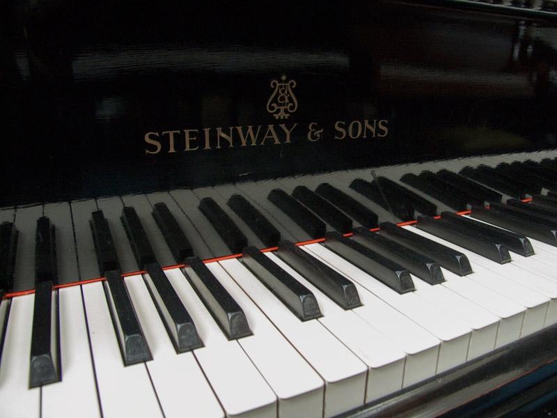 Steinway OP grand Piano in black french polish – Gallery image – Roberts Pianos Oxford