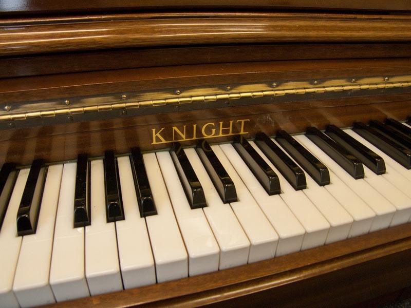 Knight American Style K10 upright Piano in mahogany – Gallery image – Roberts Pianos Oxford