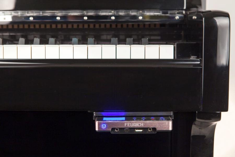 Feurich 122 Silent System upright Piano in bright black – Gallery image – Roberts Pianos Oxford