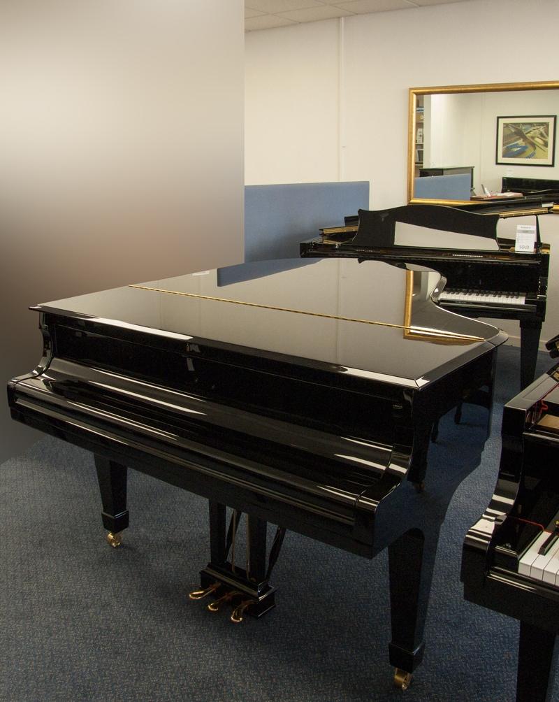 Steinway O grand Piano in bright black – Gallery image – Roberts Pianos Oxford