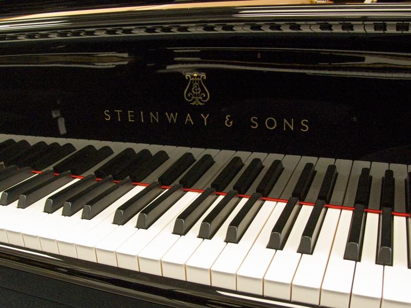 Steinway O grand Piano in bright black – Gallery image – Roberts Pianos Oxford