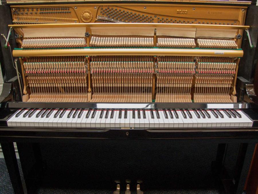 Yamaha U3H upright Piano in black polyester – Gallery image – Roberts Pianos Oxford