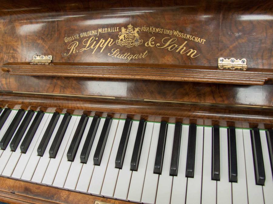 Richard Lipp upright Piano in walnut – Gallery image – Roberts Pianos Oxford
