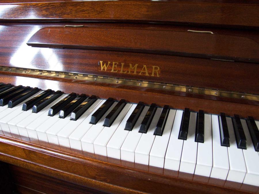 Welmar 110 upright Piano in medium-dark mahogany – Gallery image – Roberts Pianos Oxford