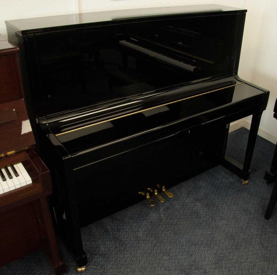 Kawai K500 upright Piano in bright black – Gallery image – Roberts Pianos Oxford